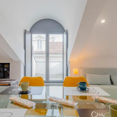 Centro, 2 Bagni, 2 Camere: La Casa Sui Tetti Lägenhet