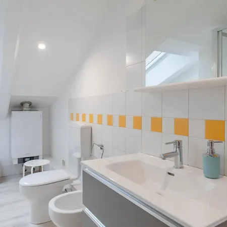 Centro, 2 Bagni, 2 Camere: La Casa Sui Tetti Turin