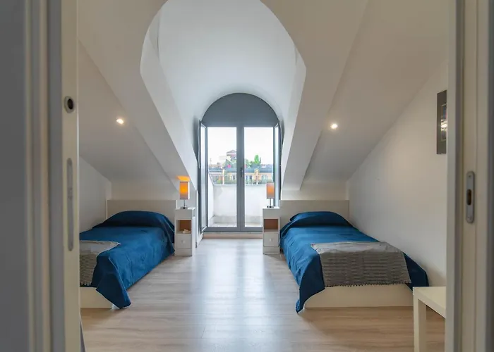 Centro, 2 Bagni, 2 Camere: La Casa Sui Tetti