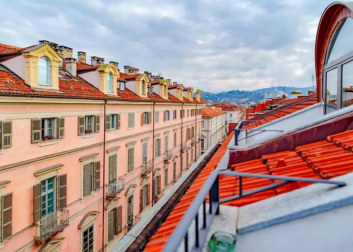 Centro, 2 Bagni, 2 Camere: La Casa Sui Tetti Turin