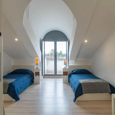 Centro, 2 Bagni, 2 Camere: La Casa Sui Tetti